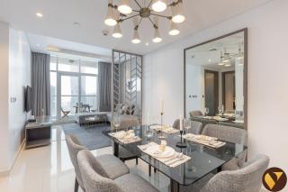 Vogue Vacation Homes, Business Bay Damac Maison Prive near Burj Khalifa and Dubai Mall, One Bedroom Apartment with Balcony, Canal and City Skyline View, Access to all Amenities - 2