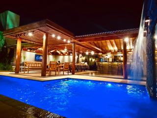 Recanto Quinta das Palmeiras, Casa com Piscina Aquecida, até 16 pessoas, Perto dos Parques, Olímpia-SP - Olímpia - 0