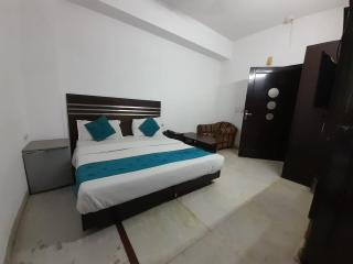 Hotel Mandakini -Near Karol Bagh Metro Station - 0