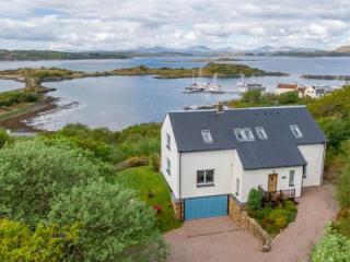 Memorising sea views contemporary, spacious 4 bedroom coastal villa near Oban - 0