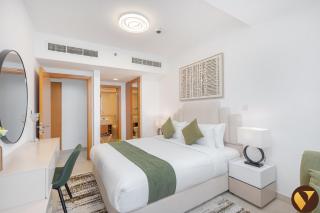 VOGUE Stylish Two Bedroom Apartment with Balcony and Stunning Views, Walkable few steps to DMCC Metro, 30th Floor, Global Lake View, Jumeirah Lake Towers - 1