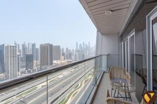 VOGUE Stylish Two Bedroom Apartment with Balcony and Stunning Views, Walkable few steps to DMCC Metro, 30th Floor, Global Lake View, Jumeirah Lake Towers - 8
