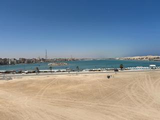 شقه مكيفه صف أول شاطئ الفيروز - 2