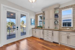 Perfect Family Getaway, Beach, Pool & Dock - 2