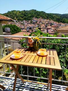 Διώροφο πέτρινο σπίτι με θέα Agiasos Classic Stone House - 0