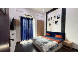 The Cozy Stay Entire 1BHK Apartment Sec 168 Golden Palms - Noida - 0