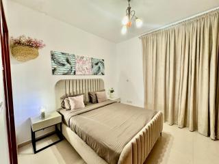 The Greens very well-lit unit - 9