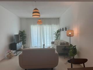 The Greens very well-lit unit - 7