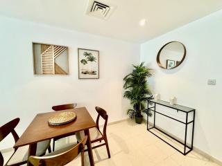 The Greens very well-lit unit - 1