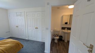 Large Modern House with Private Parking - Heeley - 1