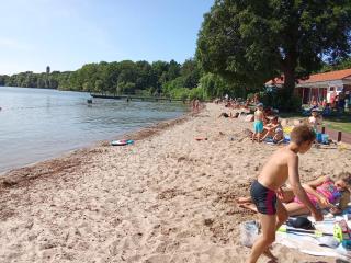 Seeblick Apartment neben der Schwimmhalle, Tierfreundlich - 0