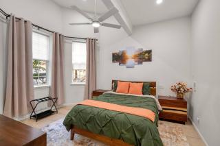 Stylish 6 Bdr home, GameRoom, near Lake | Yosemite - 7