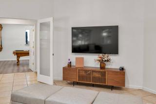 Stylish 6 Bdr home, GameRoom, near Lake | Yosemite - 3