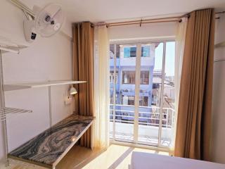 Crane nest 11 colorful townhouses view and balcony - 8