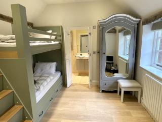 Craigmoor Cottage, enchanting, tranquil & central - 3