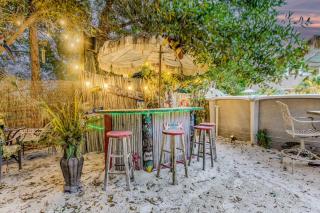 Tiki Bliss Pool & Resort Vibe - Navarre - 1