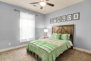 Retro Haven Beach Fun & Family Home - Gulf Breeze - 3