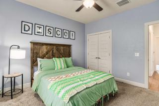 Retro Haven Beach Fun & Family Home - Gulf Breeze - 2