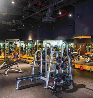 Lang Retreat Apartment - Resort Pool & Elite Gym - 4