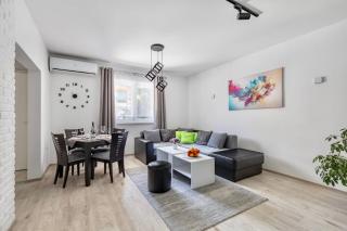 Quiet central 1bed flat with free parking - 0