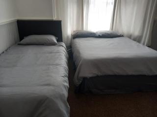 Bensons Guesthouse - 8