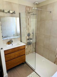 Aix flat in historic center, 17th century building - 7