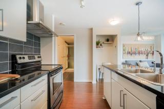 Gorgeous Unit with City Views - Vancouver - 4