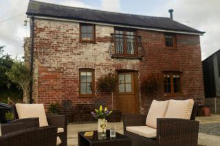 Romantic Country Cottage with log burner, garden patio, outdoor tub and country views- Brecon Beacons National Park - 0