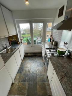 Charming Chelsea All Flat w Balcony - 5