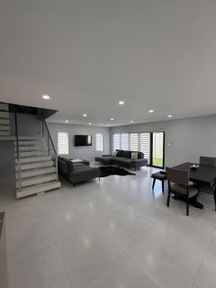 Modern Home In Noord - 1