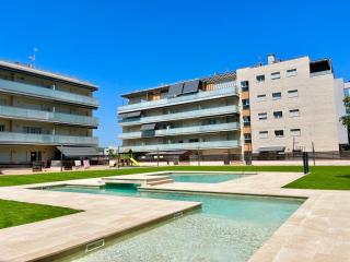 NEW! Apartamento con 2 piscinas, parque infantil, a 1 min de la playa - 0