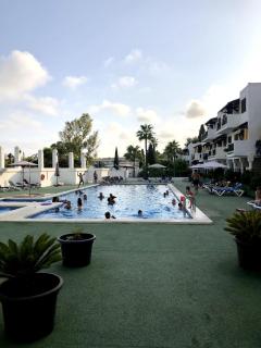 Spacious accommodation with a pool next to the beach - 8