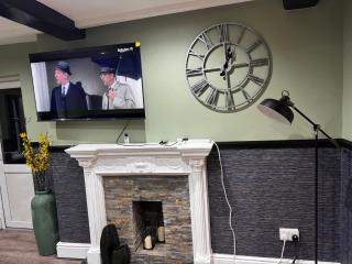 The Cozy Corner near NEC Birmingham Airport Entire Apartment Work Desk - Kingshurst - 7