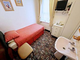 55 Clee Road, Cleethorpes Spacious Guest House by Sea - Cleethorpes - 9