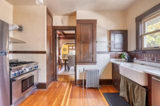 Vintage Craftsman in Byrnes Addition - 99 WalkScore - Portland - 6