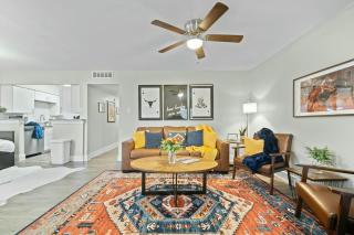 Walk to AT&T Stadium, Sleeps 10 - Arlington - 8