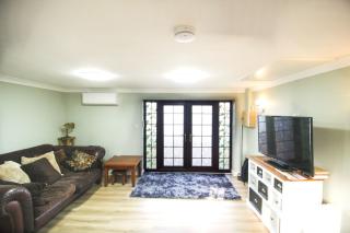 The coach house - Aldridge - 5