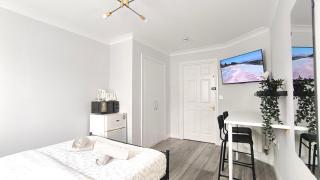 Fully equipped Parkside room 5min from Colliers wood Station R4 - Londra - 2