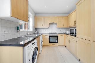Fully equipped Parkside room 5min from Colliers wood Station R4 - London - 5