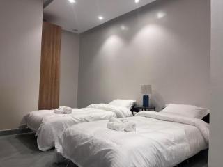 33-Roshan Luxurious Retreat - 1