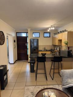 Luxury Apartment in Jackal Creek - Roodepoort - 3