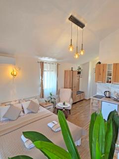 Sunny Side Apartments - 6