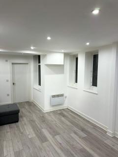 Flat 2 - Epsom High Street - Epsom - 7