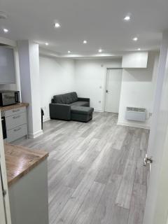 Flat 2 - Epsom High Street - Epsom - 3