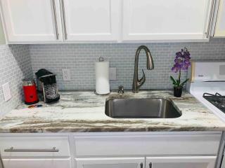 Witte Wonderland - Separate Garage Apartment!! - Kyle - 6