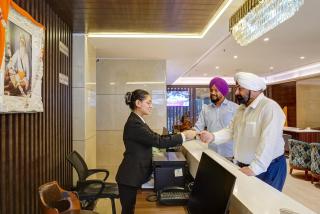 SANDOZ Pribson Hotel near Golden Temple - Amritsar - 8