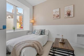 Urban Abode - City Contemporary - Northampton - 5