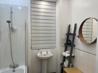 Quiet Garden View 2BR Apt City Center near Fringe - 5