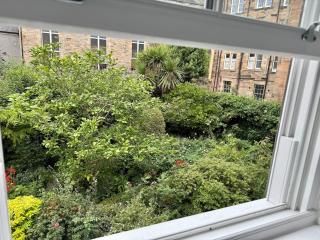 Quiet Garden View 2BR Apt City Center near Fringe - 4
