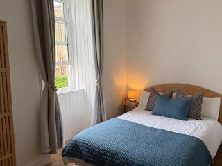 Quiet Garden View 2BR Apt City Center near Fringe - 1